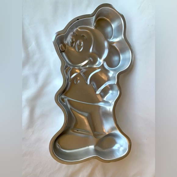 Vintage Mickey Mouse cake pan - Picture 2 of 5